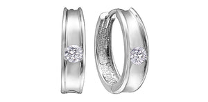 bijouterie-clermont-labreque-Boucles-oreilles-anneaux-brosse-diamants-or-10K-blanc-dx612w